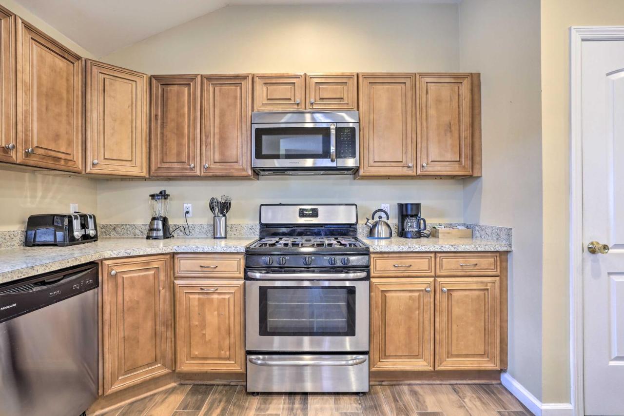 Ideally Located Glen Cove Apartment! Екстер'єр фото